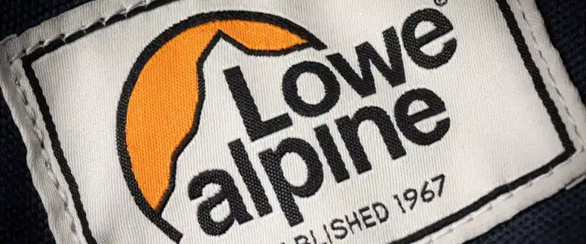 Étiquette brodée Lowe Alpine, marque outdoor britannique fondée en 1967